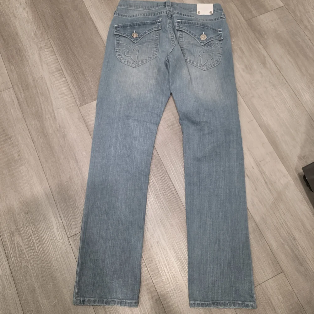 Laguna Beach Jean Co. Women’s Acid Wash Skull Studded Low Waist Straight Size 31 - Picture 2 of 15